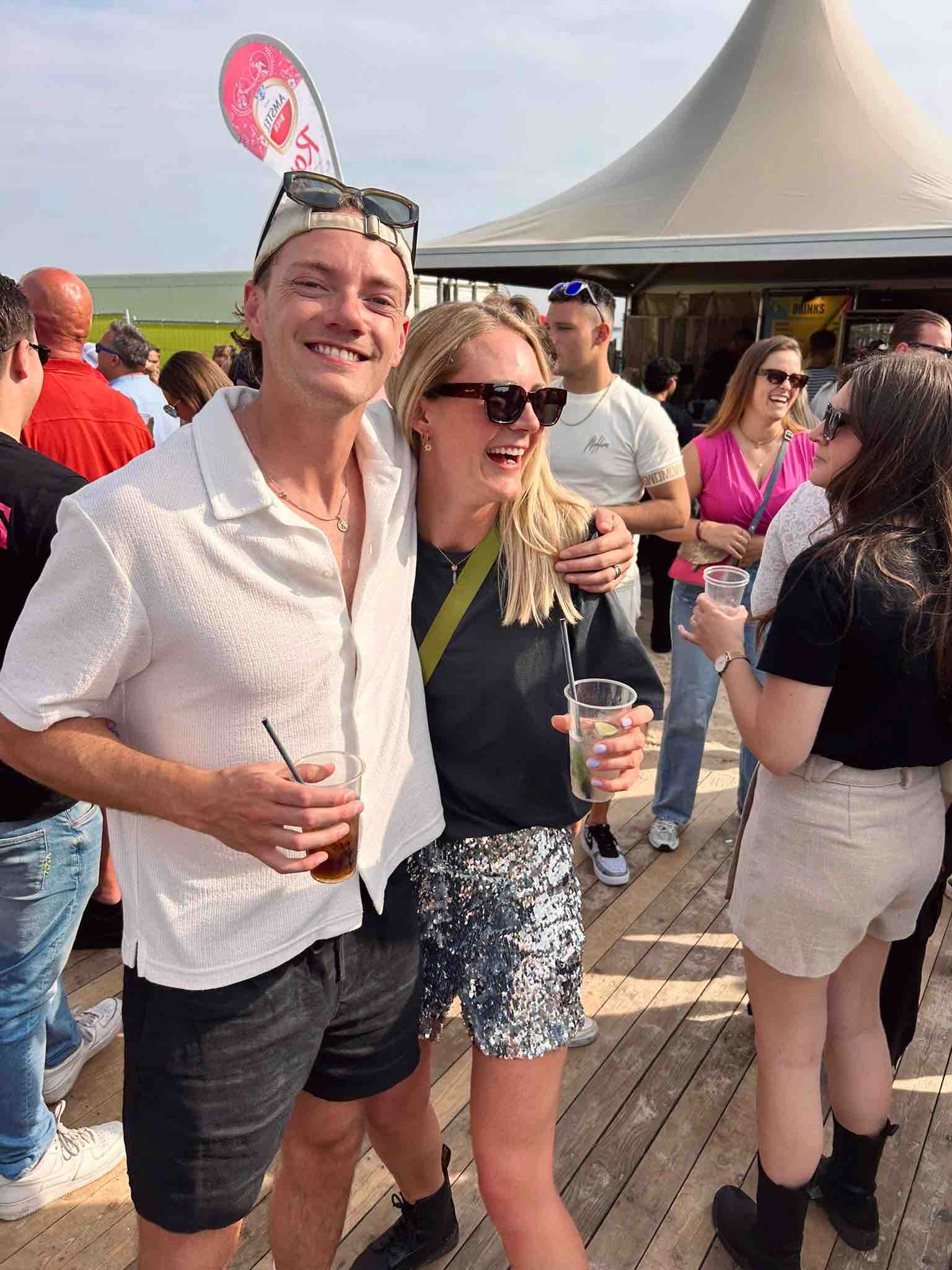 Bruid en bruidegom op hun grote dag